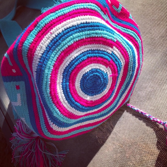 NWT Wayuu Hand-Woven Boho Pompom Tote - Picture 4 of 9